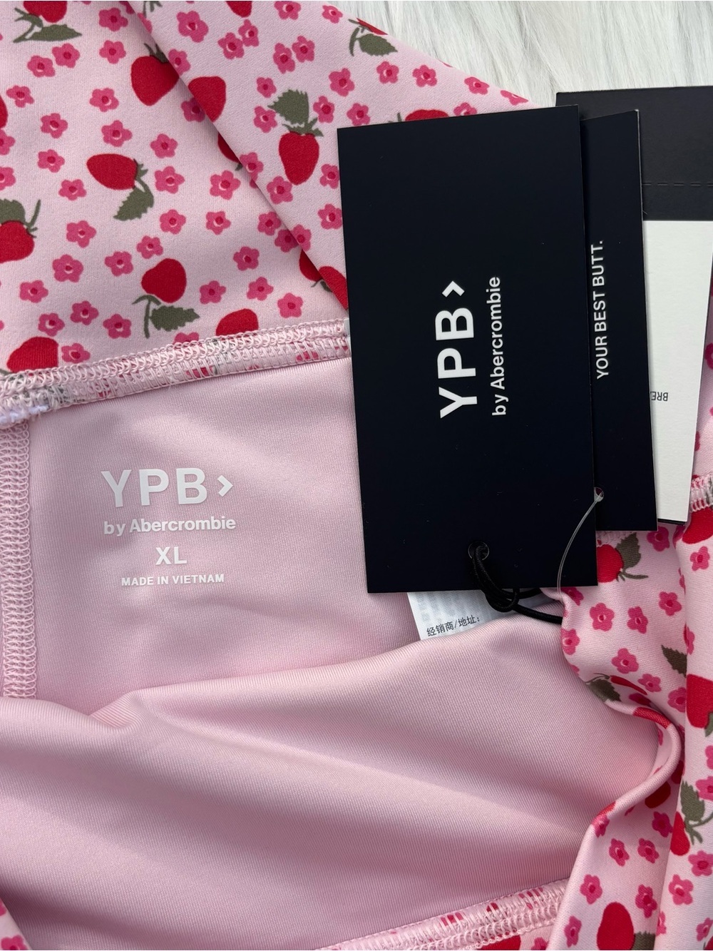 Abercombie & Fitch YPB Strawberry Shorts Set - Picture 3 of 4